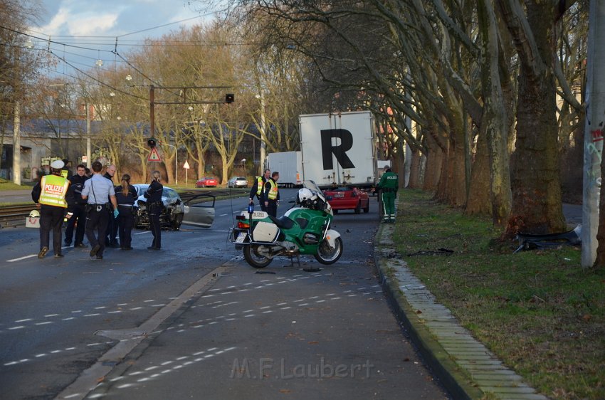 VU PKW Baum Koeln Muelheim Pfaelzischer Ring P039.JPG